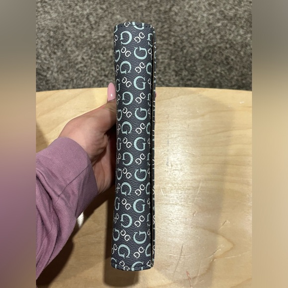 GUESS Wallet - Picture 5 of 5